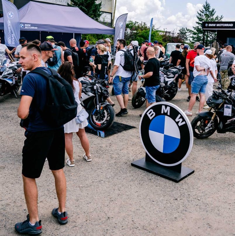 Activation en extérieur autour de motos BMW Motorrad